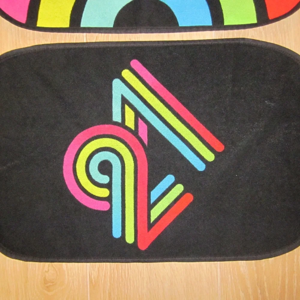 Apple Employee Exclusive, Close Your Rungs Challenge Towels (2021)